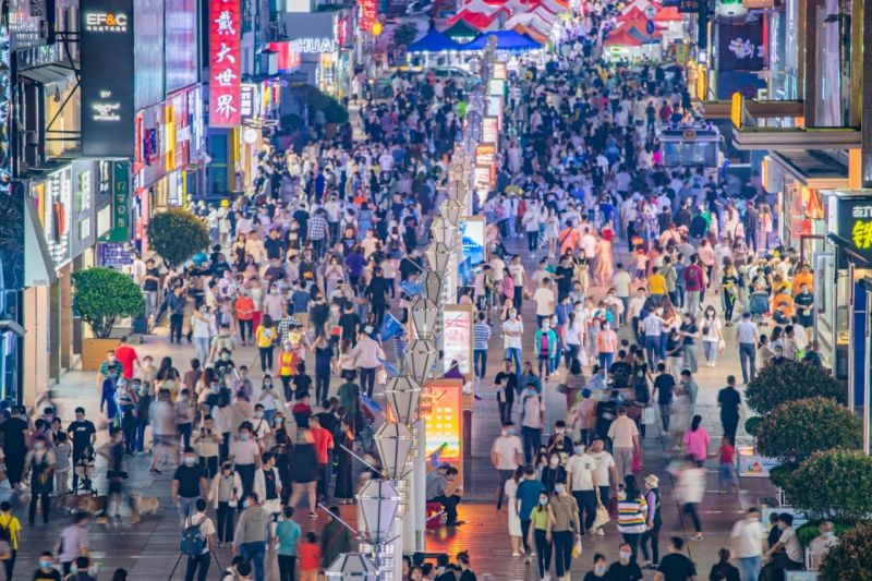 YISHION以純,三思,中街,近500平米,裸眼3D大屏,造新商業(yè)場景