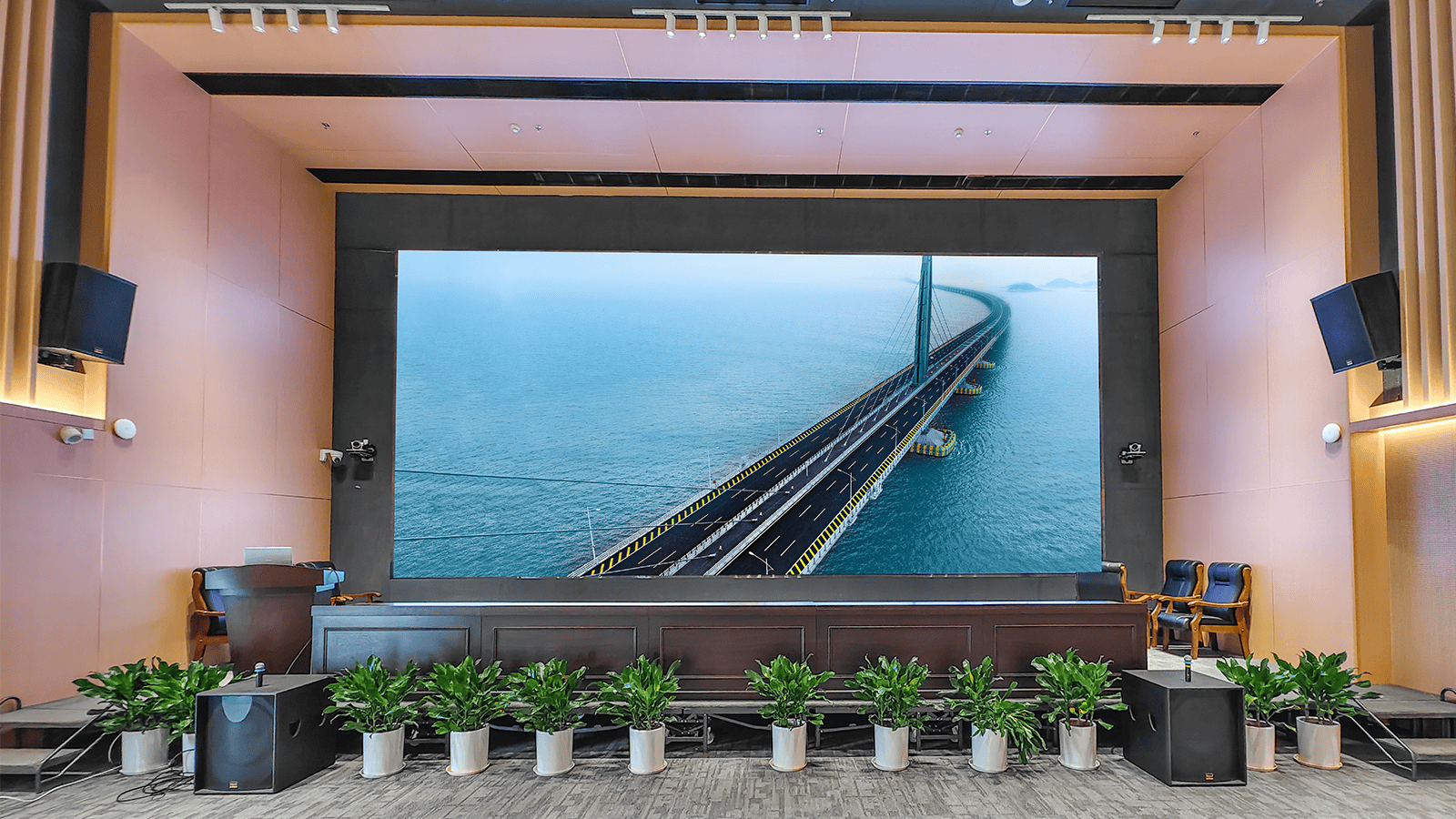 中國財富網報道,重大丨深中通道今通車,繼港珠澳大橋后,上海三思再度點亮超級工程